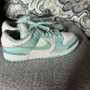 Women's Nike dunks